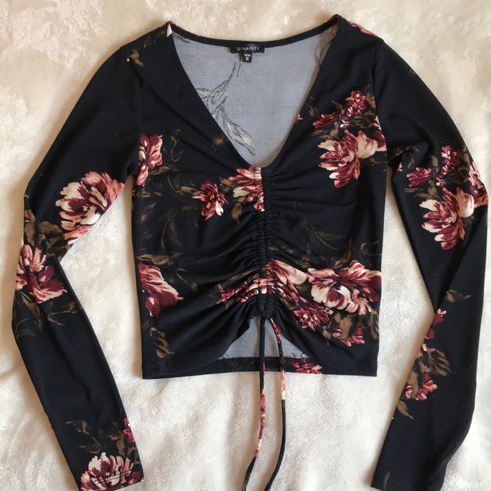 2/$25 ✨ Long Sleeve Floral Crop Top | Dynamite